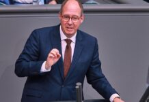 Ausschussvorsitzender sieht Zeitplan für Bundeshaushalt in Gefahr
