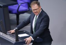 Bundestag erinnert an 35 Jahre Mauerfall