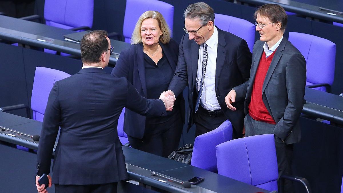 Spahn bietet Koalition Abstimmung über Lieferkettengesetz an