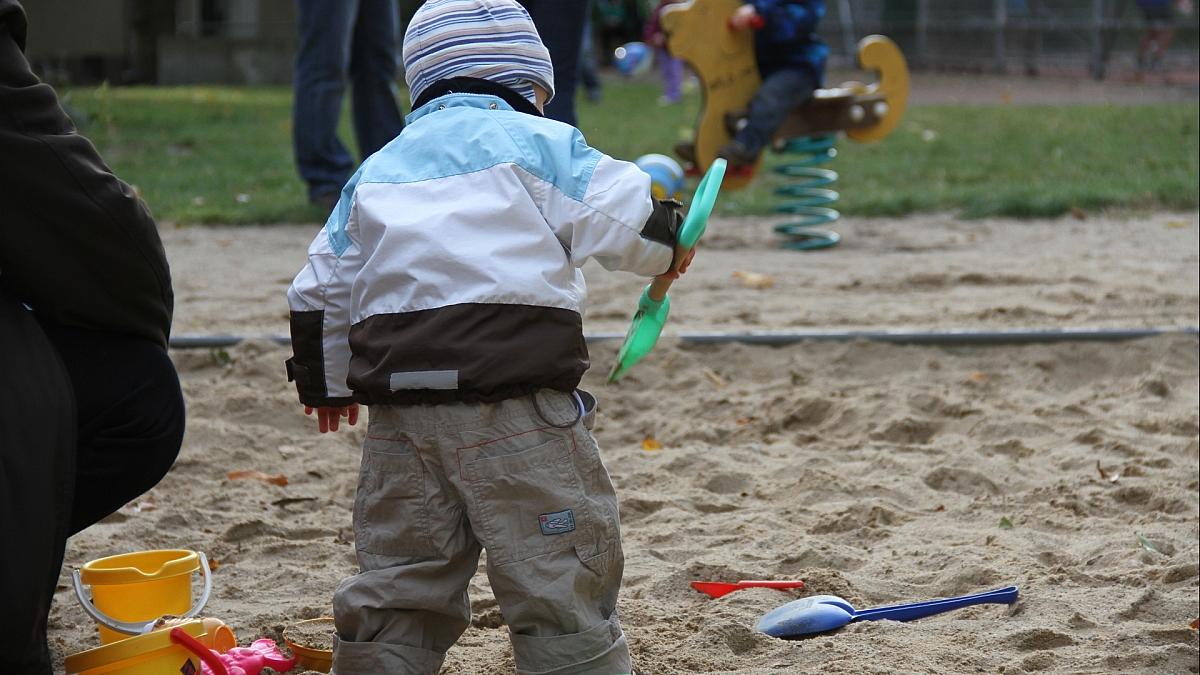 Kinderschutzbund und -hilfswerk dringen auf Kindergelderhöhung