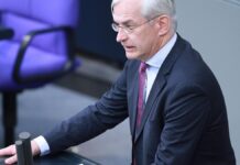 CDU will in Ministerien "mindestens 15 Prozent" Stellen streichen