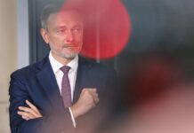 Lindner sieht Deutschland "auf der Kippe"