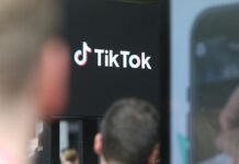 Innenministerin hat Onlineplattformen vorgeladen