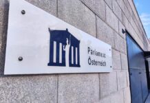 Ex-EU-Kommissar sorgt sich um Demokratie in Österreich