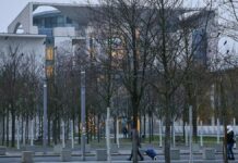 Syrer soll auch Kanzleramt mit Stein und Fäkalien attackiert haben