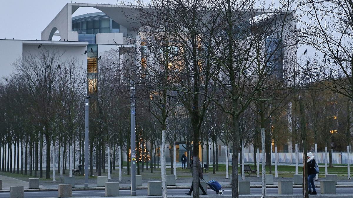 Syrer soll auch Kanzleramt mit Stein und Fäkalien attackiert haben