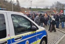 Linken-Abgeordneter wirft Polizei in Riesa "Frontalattacke" vor