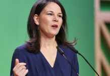 Baerbock wirft Merz "Hysterie" vor