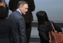 Lindner will von Baerbock weiter geduzt werden