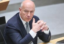 Berlins Regierender beharrt auf Abstimmung zum Tempelhofer Feld