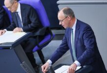 Merz nennt letzte drei Jahre "Zeiten ohne Wende"