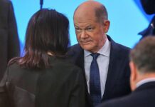 Baerbock kritisiert Scholz: "Es wären weniger Menschen gestorben"