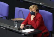 Merkel weist Vorwurf der Vertuschung in Coronakrise zurück