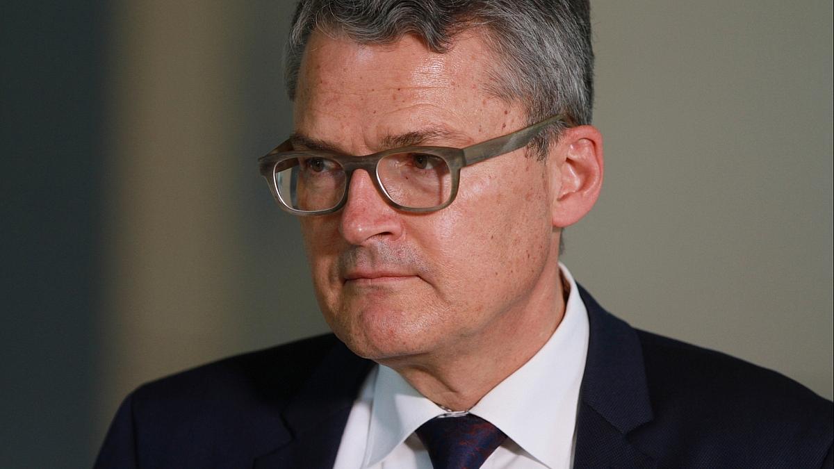Kiesewetter rügt Rüstungs-Finanzierung über Schulden