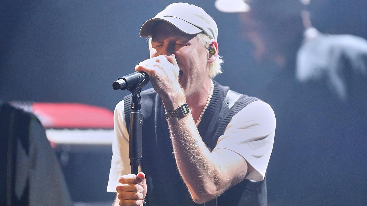 Karnevalslieder dominieren Single-Charts - Querbeat auf Platz 16