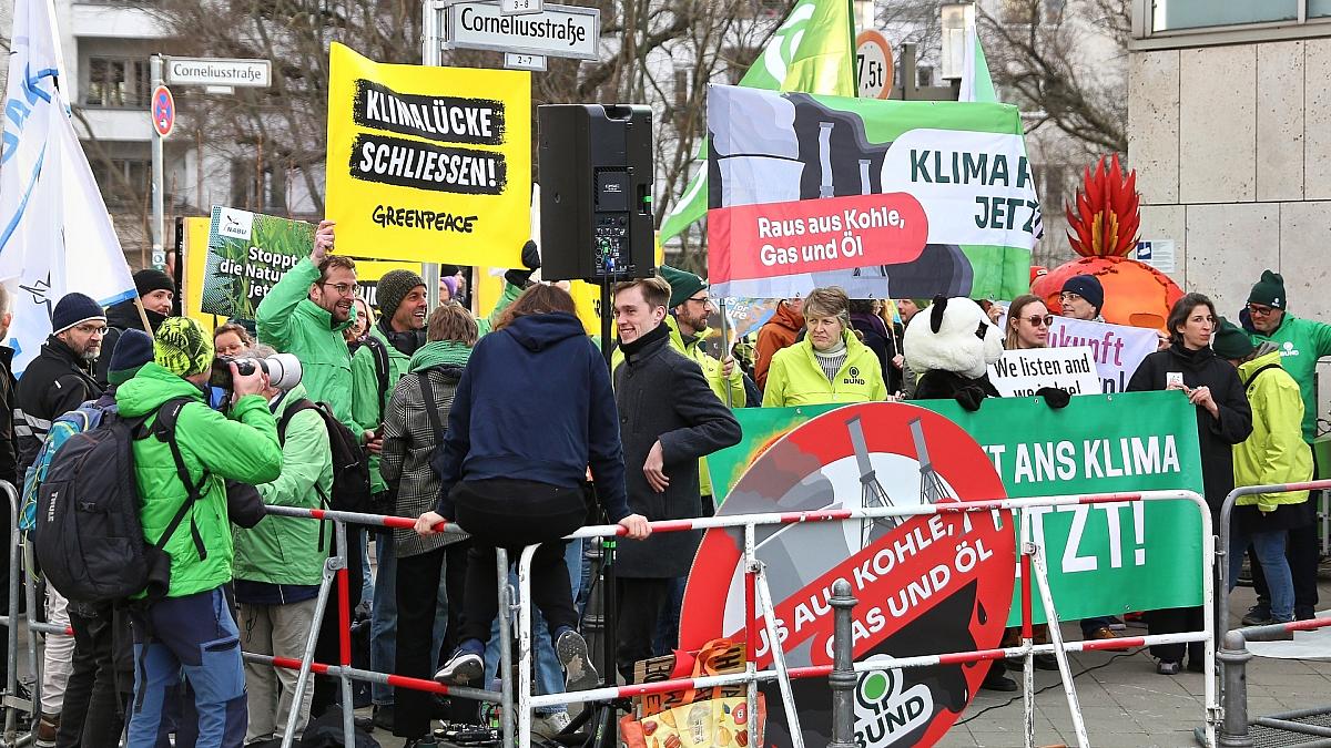 Bericht: Schwarz-Rot einigt sich mit Grünen auf Schuldenpaket