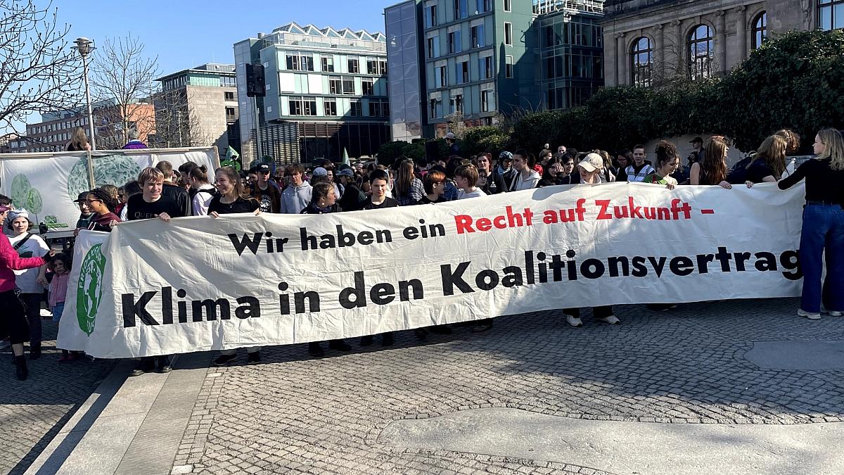 Fridays for Future protestieren für Klimaschutz im Koalitionsvertrag