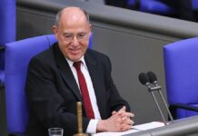 Laschet verteidigt Alterspräsident Gysi