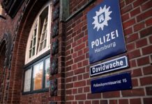 Rolf Zuckowski wird "Ehrenkommissar" der Polizei Hamburg