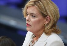 Bischof widerspricht Klöckners Kirchenkritik