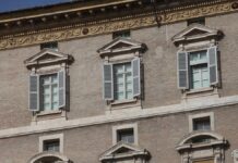 Papstwahl hat begonnen Papstwahl hat begonnen