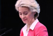 Von der Leyen mit Karlspreis ausgezeichnet