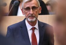 Schuster gegen "anlasslose Gesinnungsprüfung" von AfD-Mitgliedern Schuster gegen "anlasslose Gesinnungsprüfung" von AfD-Mitgliedern