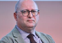 Lehrerpräsident kritisiert wachsende Bürokratie durch Kultusminister Lehrerpräsident kritisiert wachsende Bürokratie durch Kultusminister