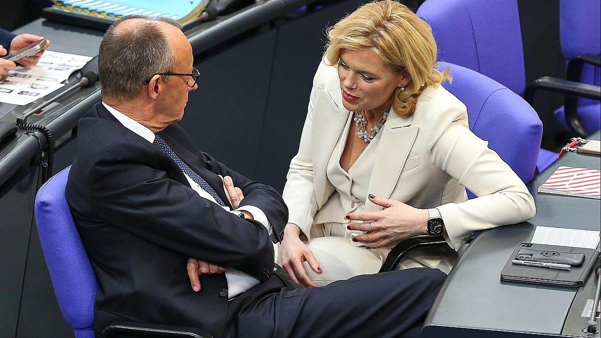 Klöckner und Merz nehmen an Amtseinführung von Papst Leo XIV. teil