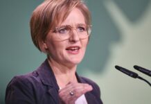 Grünen-Chefin will mehr Frauen in Verteidigungs-Spitzenpositionen Grünen-Chefin will mehr Frauen in Verteidigungs-Spitzenpositionen