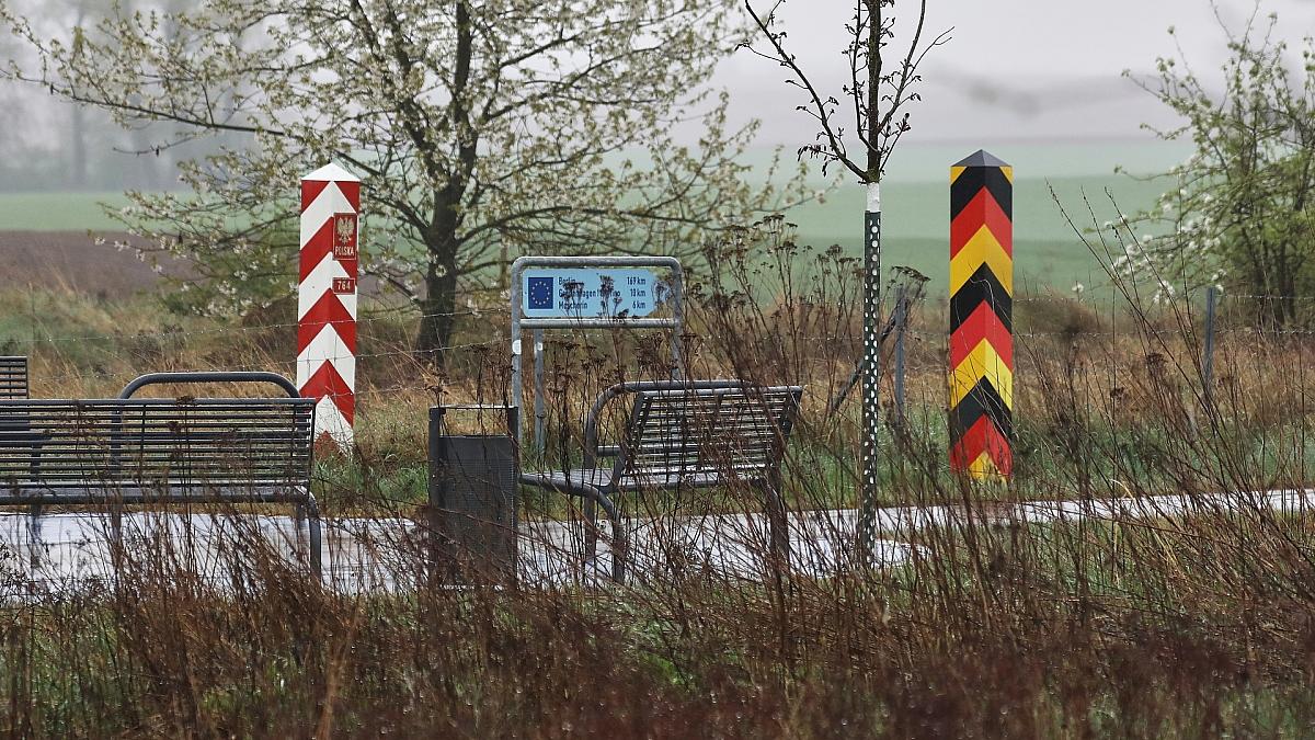 Dobrindt will doppelt so viele Polizisten bei Grenzkontrollen