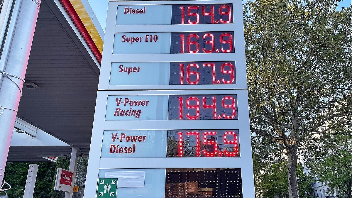 Preise für Benzin und Diesel sinken vor Feiertag
