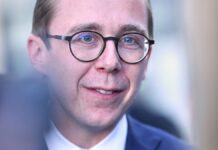 Digitalstaatssekretär Amthor: "Werden keine Fax-Geräte einführen" Digitalstaatssekretär Amthor: "Werden keine Fax-Geräte einführen"