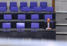 Wüst freut sich über zweiten Kanzler aus NRW nach Konrad Adenauer Wüst freut sich über zweiten Kanzler aus NRW nach Konrad Adenauer