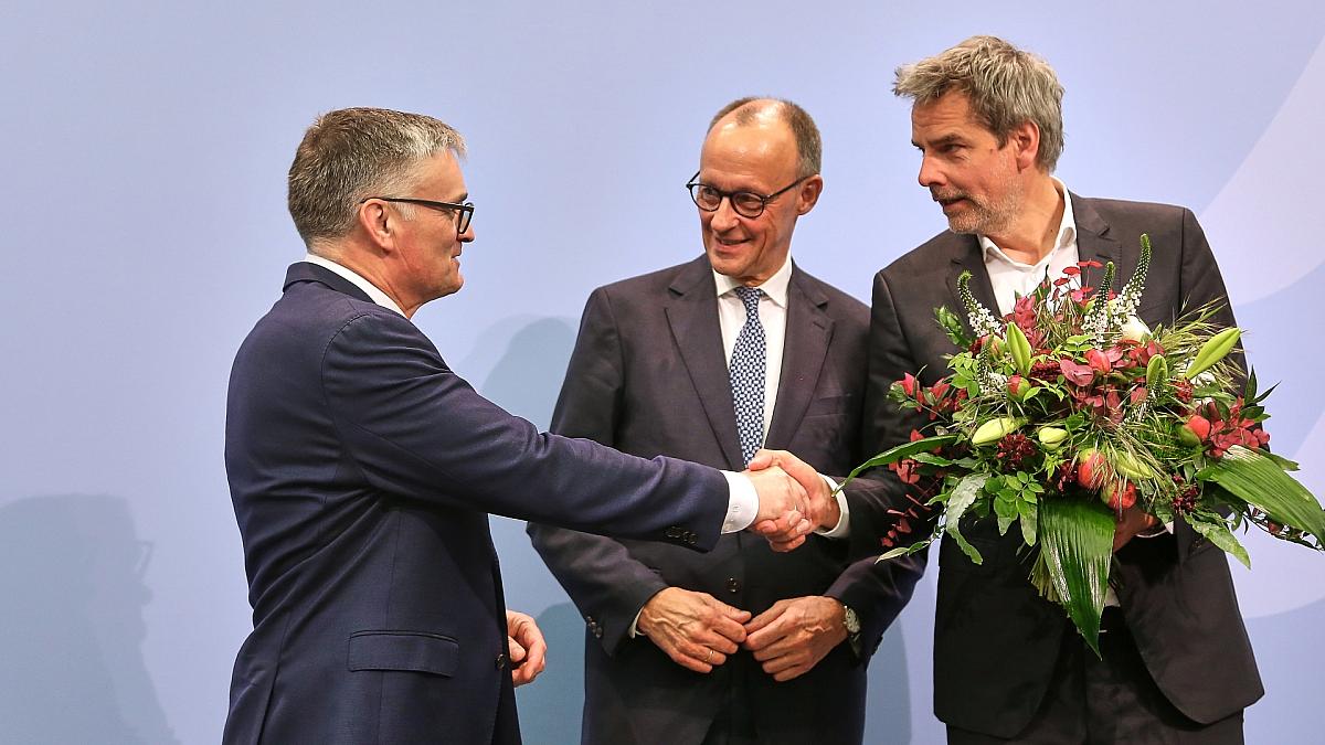 Bundespresseamt an neuen Regierungssprecher übergeben