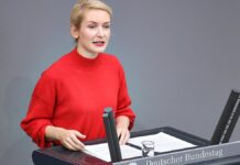 Linken-Chefin nennt AfD "Faschisten" – und bekommt Rüffel Linken-Chefin nennt AfD "Faschisten" - und bekommt Rüffel