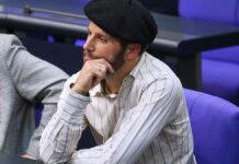 Linken-Politiker wegen Baskenmütze aus Bundestagssitzung geworfen Linken-Politiker wegen Baskenmütze aus Bundestagssitzung geworfen