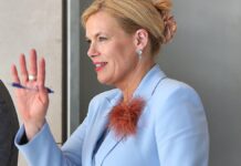 Bundestagspräsidentin reist zu Antrittsbesuch nach Paris Bundestagspräsidentin reist zu Antrittsbesuch nach Paris