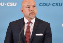 CSU-Landesgruppenchef verschärft Vorwürfe gegen Pro Asyl