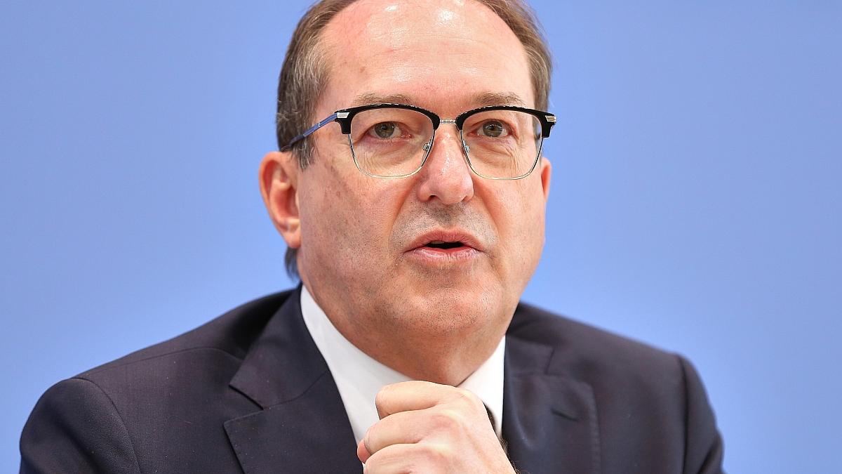 Linke wirft Dobrindt Verharmlosung der Gefahr von Rechts vor