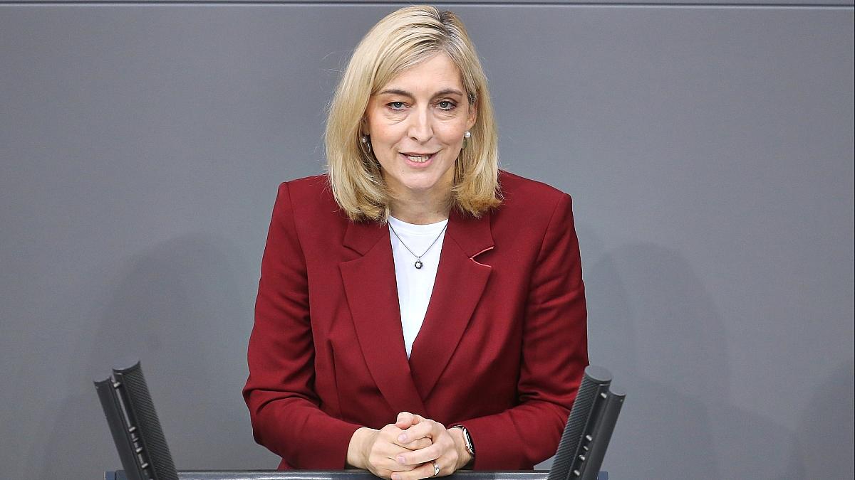 Bericht: Warken rechnet mit deutlich höheren Kassen-Beiträgen