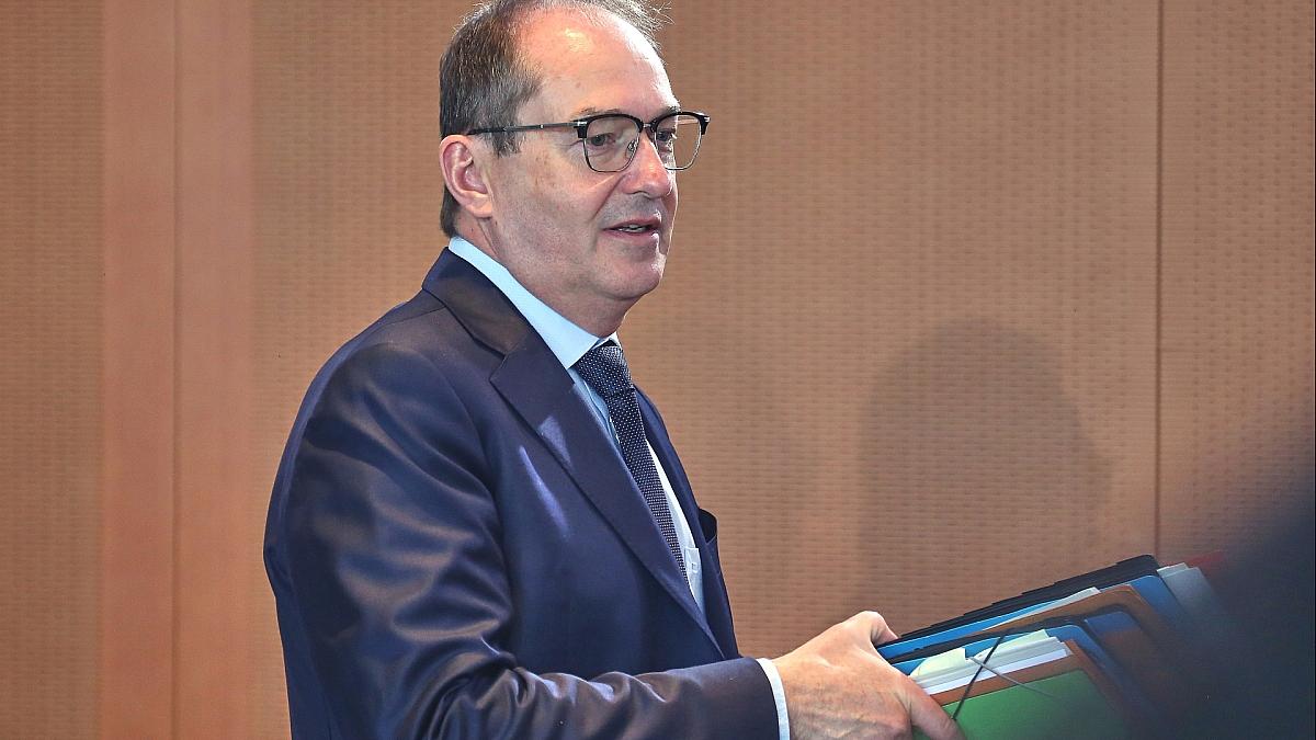 Dobrindt kündigt Initiative zur "Härtung" von EU-Asylsystem an