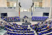 Abgeordnete sollen im Bundestag auf "Srebrenica-Blume" verzichten