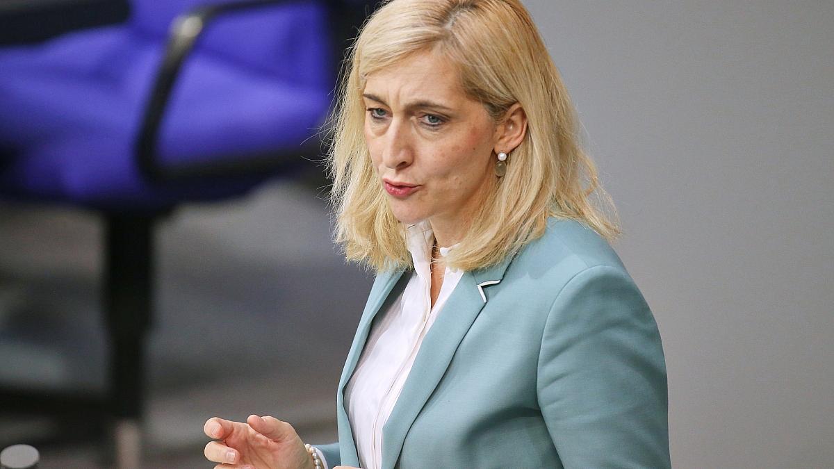 Warken verlangt härtere Strafen gegen gewalttätige Patienten