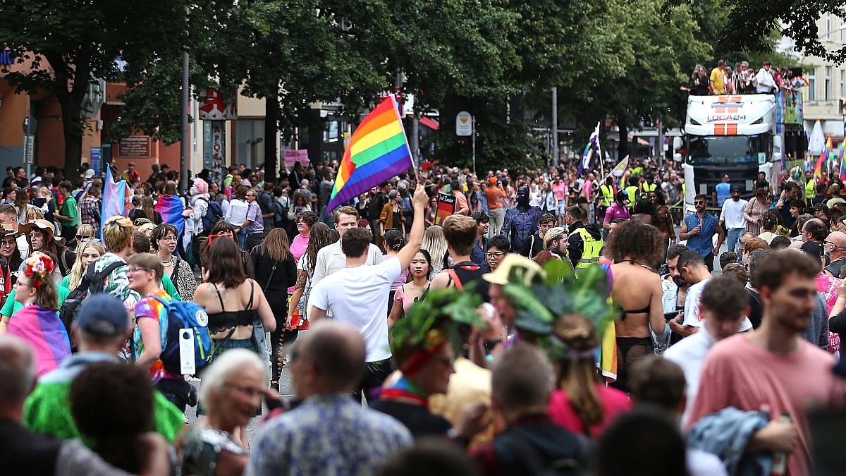 64 Festnahmen im Umfeld des CSD in Berlin - 3 Polizisten verletzt
