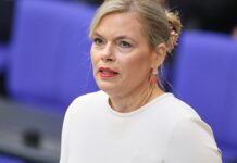 Klingbeil "irritiert" von Klöckners Medienvergleich