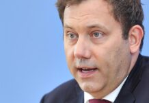 Klingbeil kritisiert Union für Steuerstreit