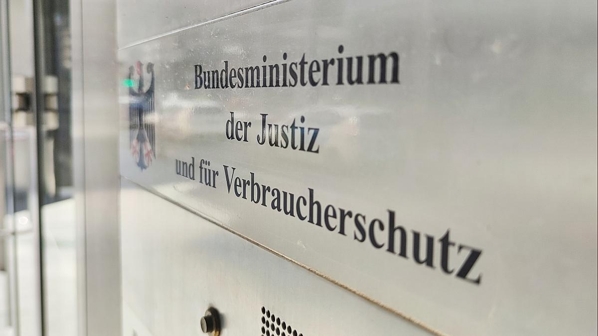 Justizministerium legt Gesetz zur elektronischen Fußfessel vor