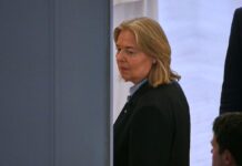 Bas verteidigt "Bullshit"-Äußerung und lehnt Sozialkürzungen ab