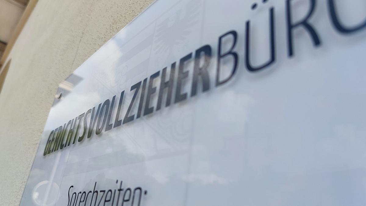 Gerichtsvollzieher in Berlin werden mit Schutzwesten ausgestattet